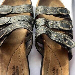 Clarks Black and Brown Sandals Leisa Cacti Q slides beach resort casual comfort